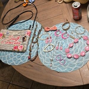 South Carolina Hand Bag W/ Matching Jewelry Set. All Included!